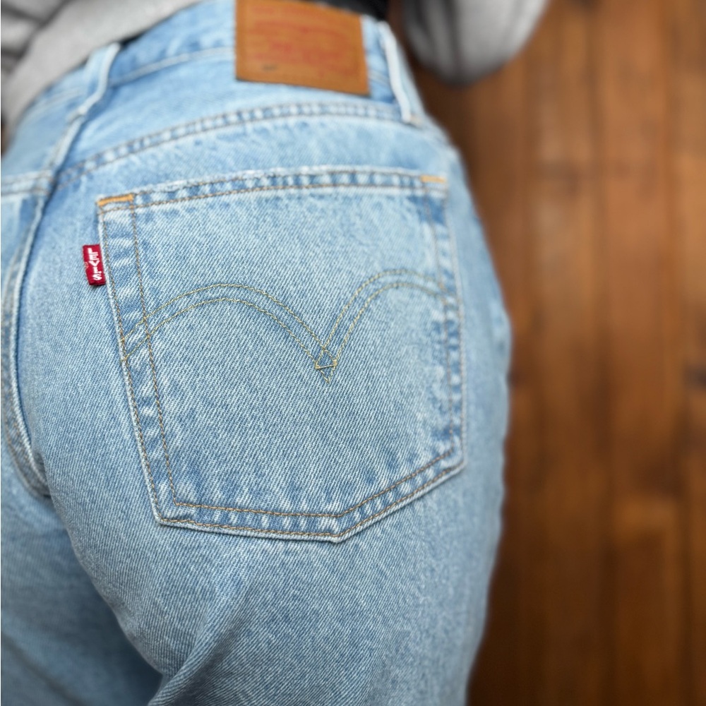 Levi 501’s womens!! Light wash!